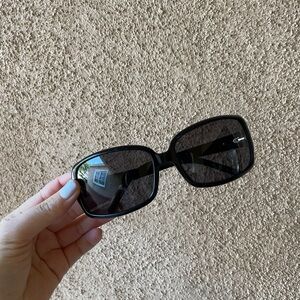 FENDI Chic Black Square Sunglasses